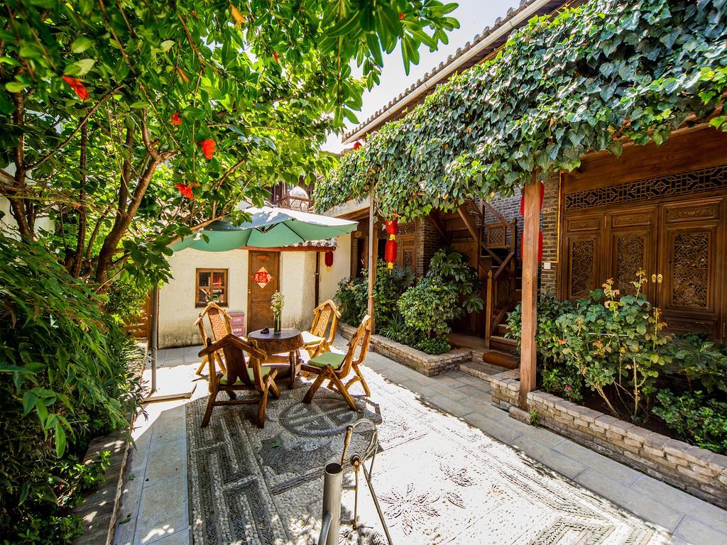Old Tree Boutique Guesthouse Лиджанг Екстериор снимка
