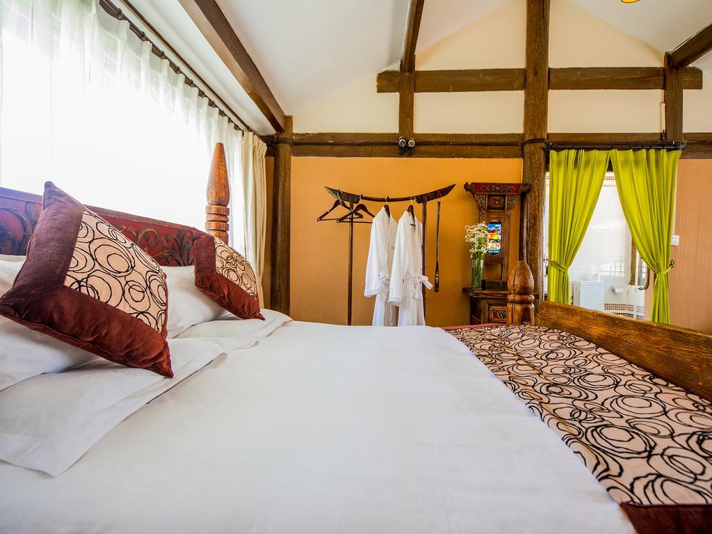 Old Tree Boutique Guesthouse Лиджанг Екстериор снимка